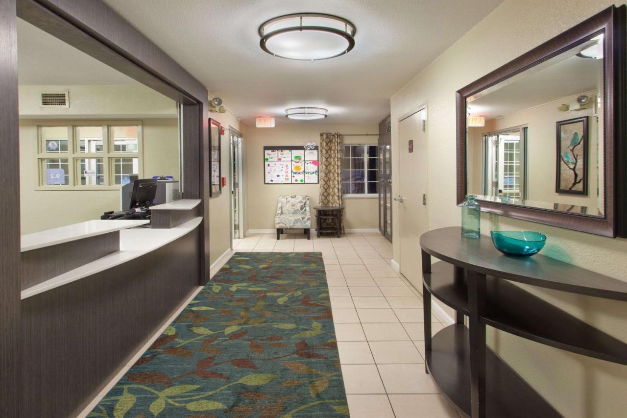 Sonesta Simply Suites Cleveland North Olmsted Airport Exteriör bild