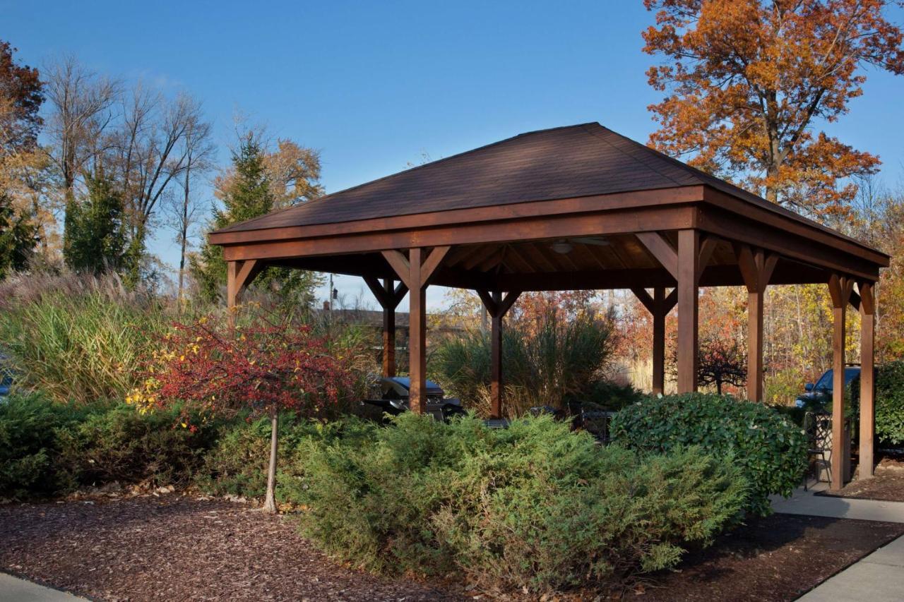 Sonesta Simply Suites Cleveland North Olmsted Airport Exteriör bild