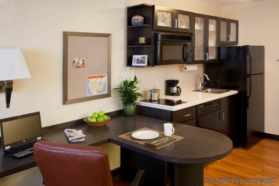 Sonesta Simply Suites Cleveland North Olmsted Airport Exteriör bild